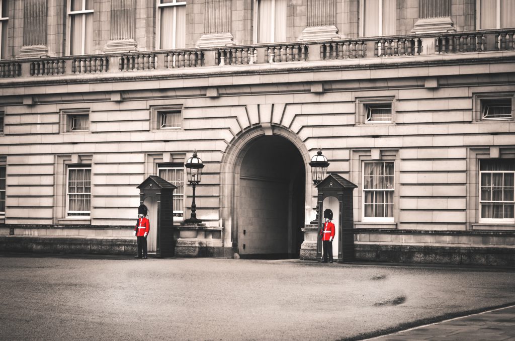 british palace changing of the guard